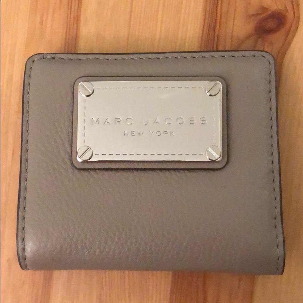 ❗️MOVING SALE Marc Jacobs Bi-Fold Leather Wallet